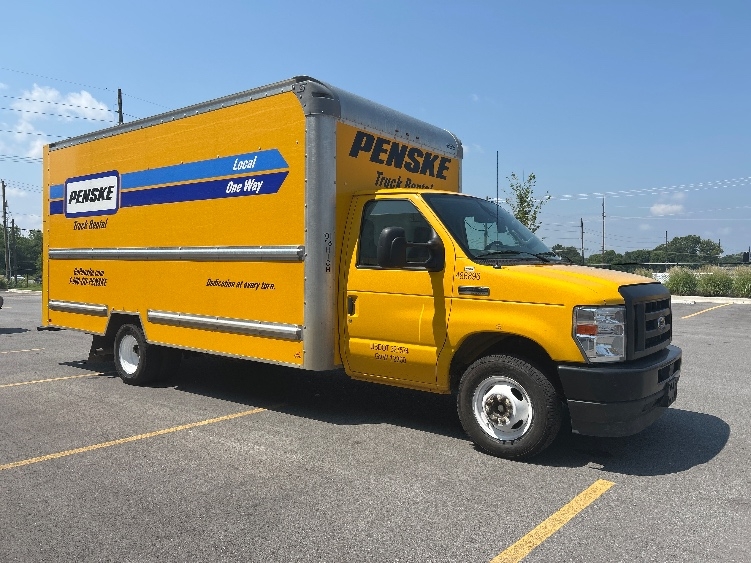 Used 2022 Ford E-350 - photo 1