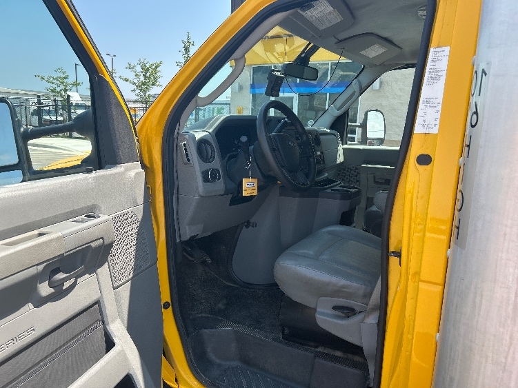 Used 2022 Ford E-350 - photo 14