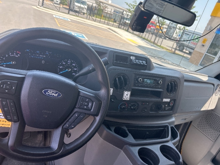 Used 2022 Ford E-350 - photo 16