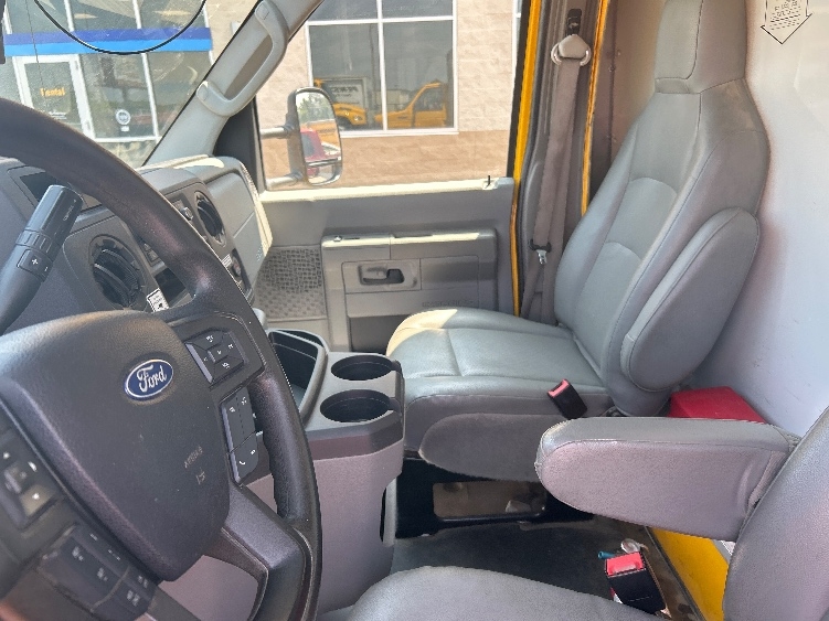 Used 2022 Ford E-350 - photo 17