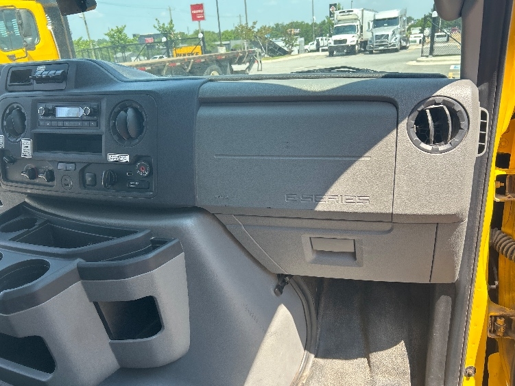 Used 2022 Ford E-350 - photo 19