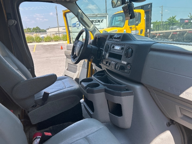Used 2022 Ford E-350 - photo 20