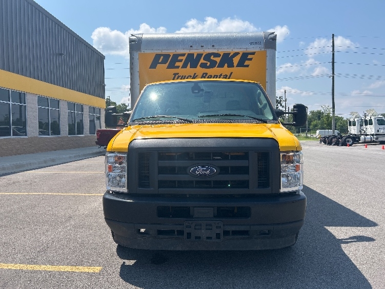 Used 2022 Ford E-350 - photo 2