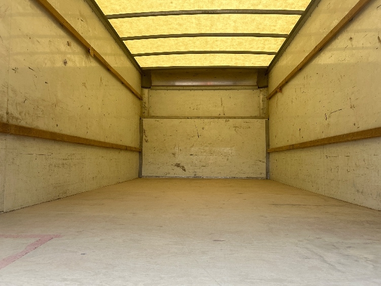 Used 2022 Ford E-350 - photo 9
