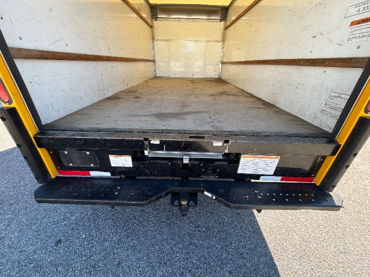 Used 2022 Ford E-350 - photo 12