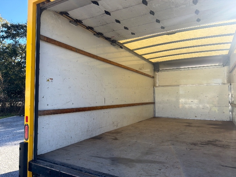 Used 2022 Ford E-350 - photo 13