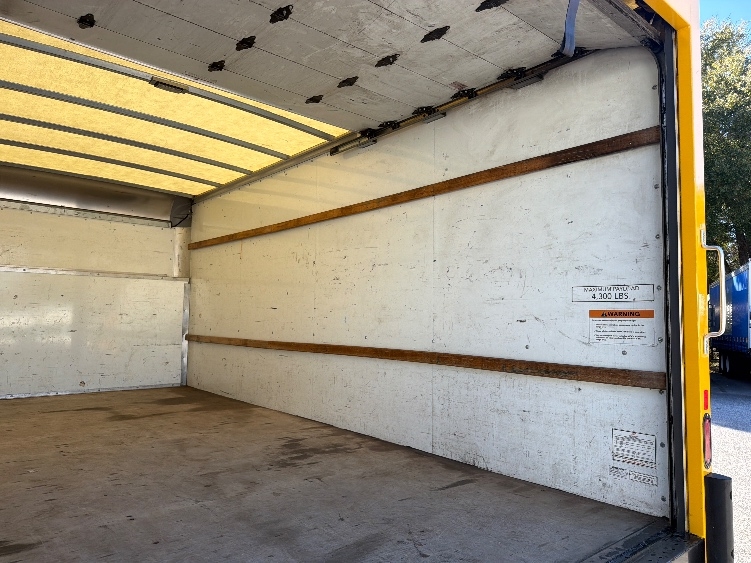 Used 2022 Ford E-350 - photo 14