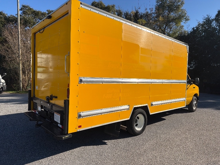 Used 2022 Ford E-350 - photo 15