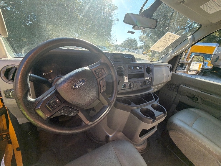 Used 2022 Ford E-350 - photo 20