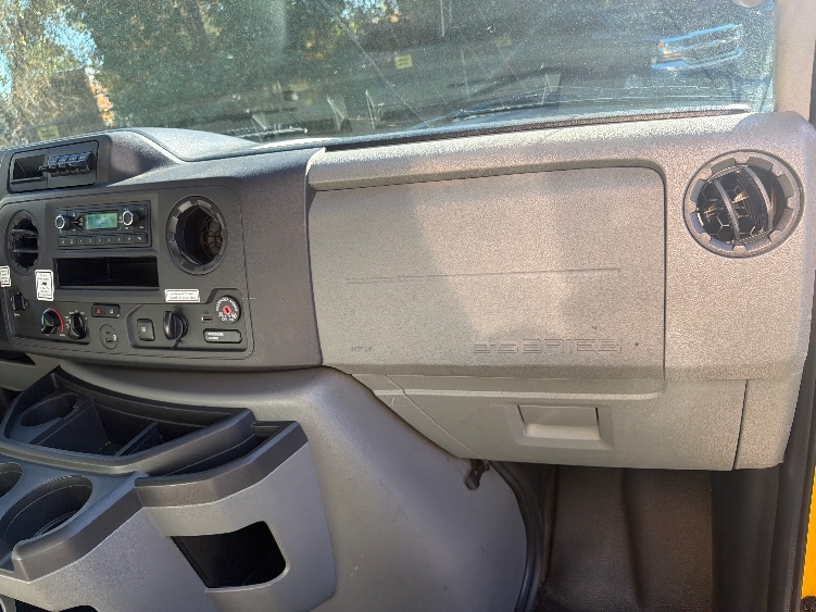 Used 2022 Ford E-350 - photo 23