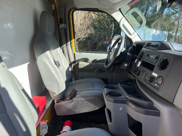 Used 2022 Ford E-350 - photo 24