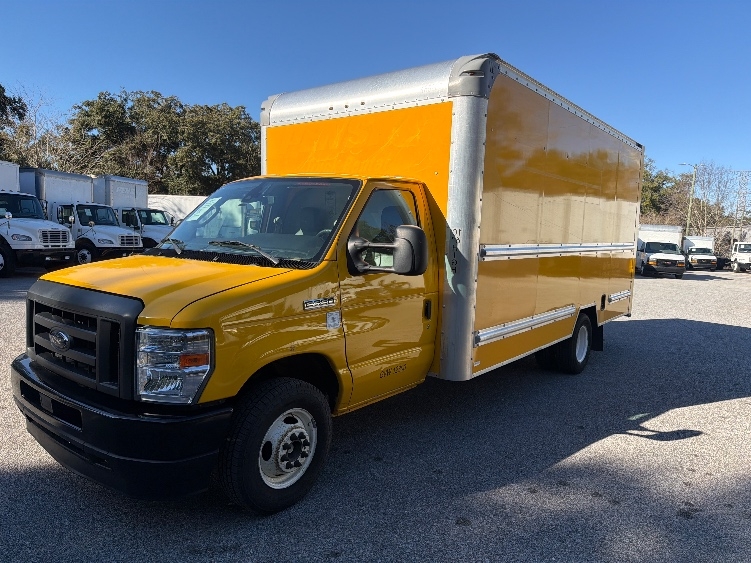 Used 2022 Ford E-350 - photo 5