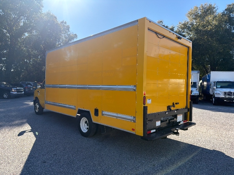 Used 2022 Ford E-350 - photo 8