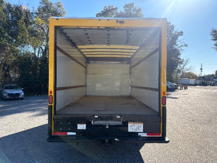 Used 2022 Ford E-350 - photo 10