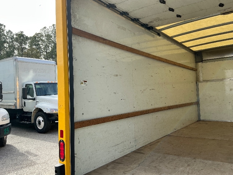 Used 2022 Ford E-350 - photo 12