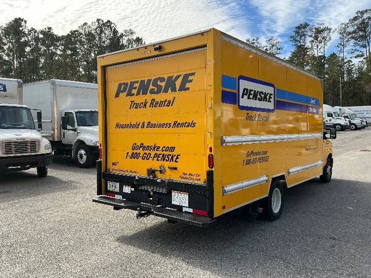 Used 2022 Ford E-350 - photo 14
