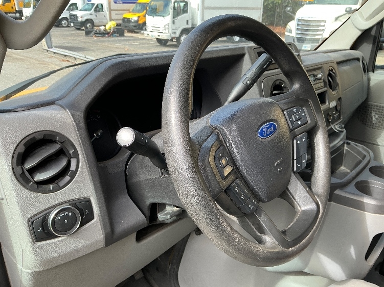 Used 2022 Ford E-350 - photo 18