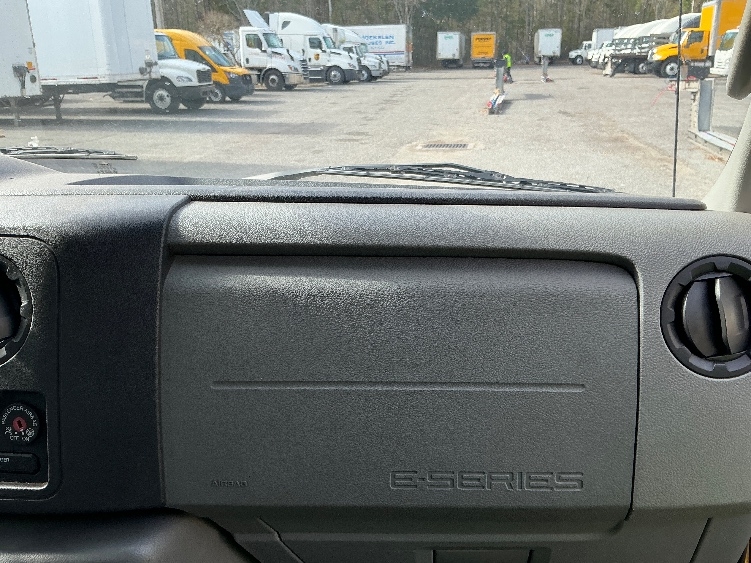 Used 2022 Ford E-350 - photo 22