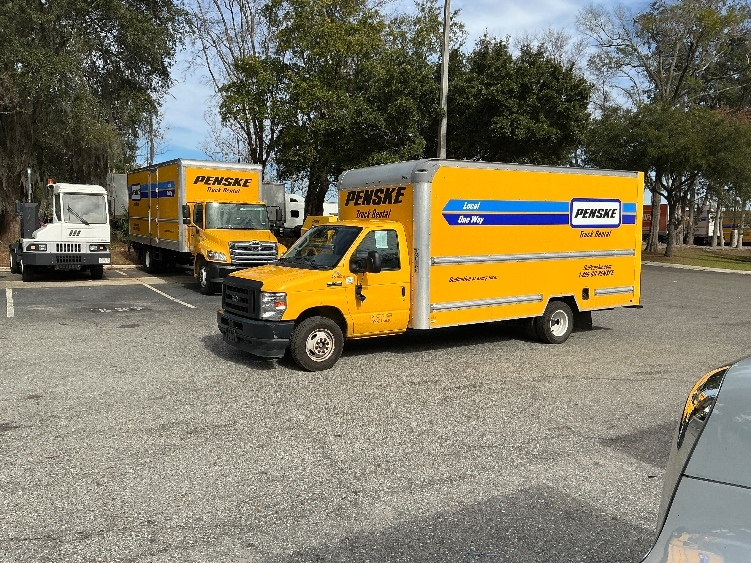 Used 2022 Ford E-350 - photo 6