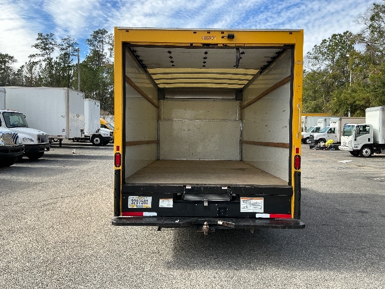 Used 2022 Ford E-350 - photo 10