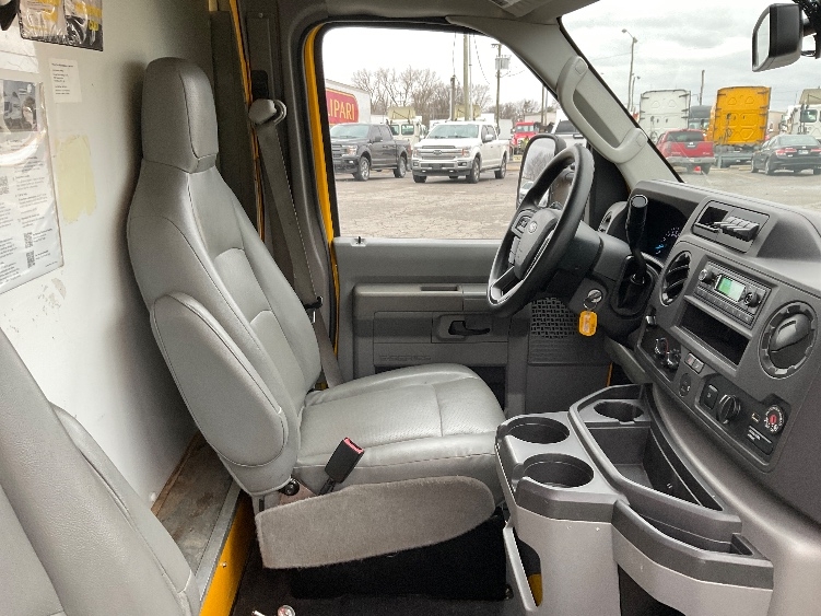 Used 2022 Ford E-350 - photo 24