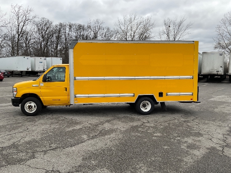 Used 2022 Ford E-350 - photo 6
