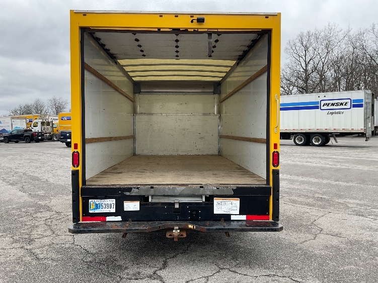 Used 2022 Ford E-350 - photo 10