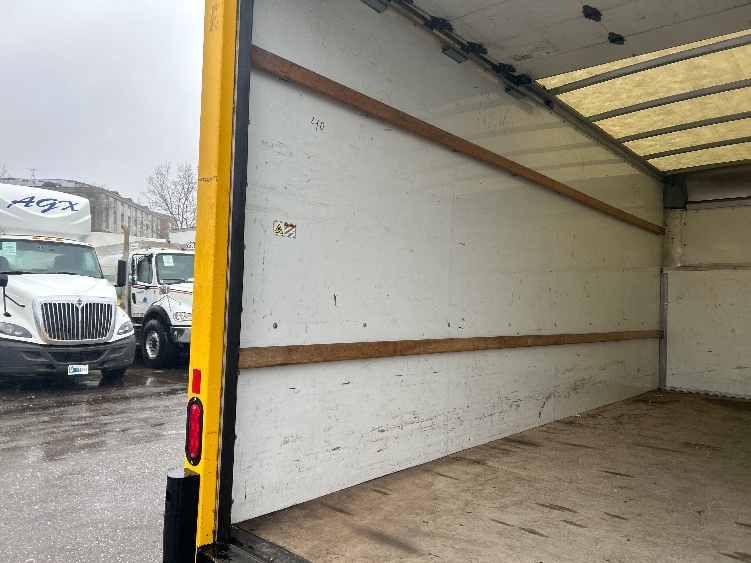 Used 2022 Ford E-350 - photo 13