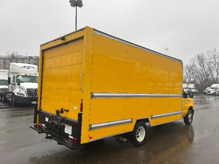 Used 2022 Ford E-350 - photo 15