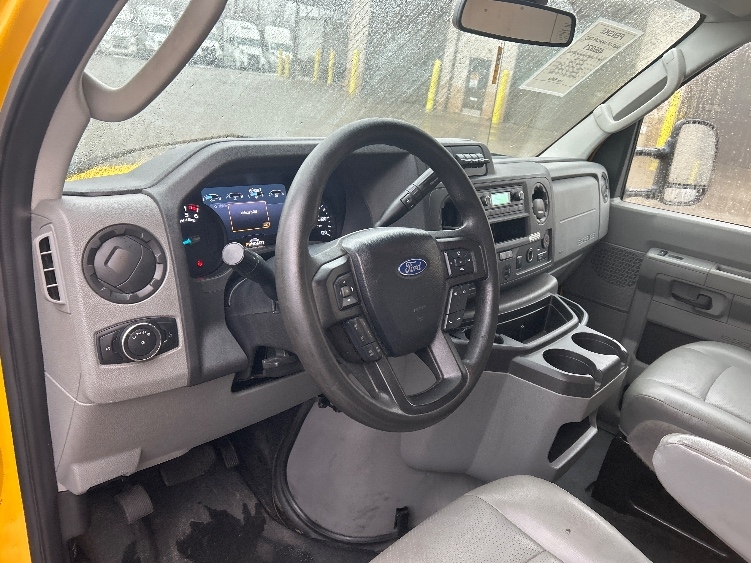Used 2022 Ford E-350 - photo 19