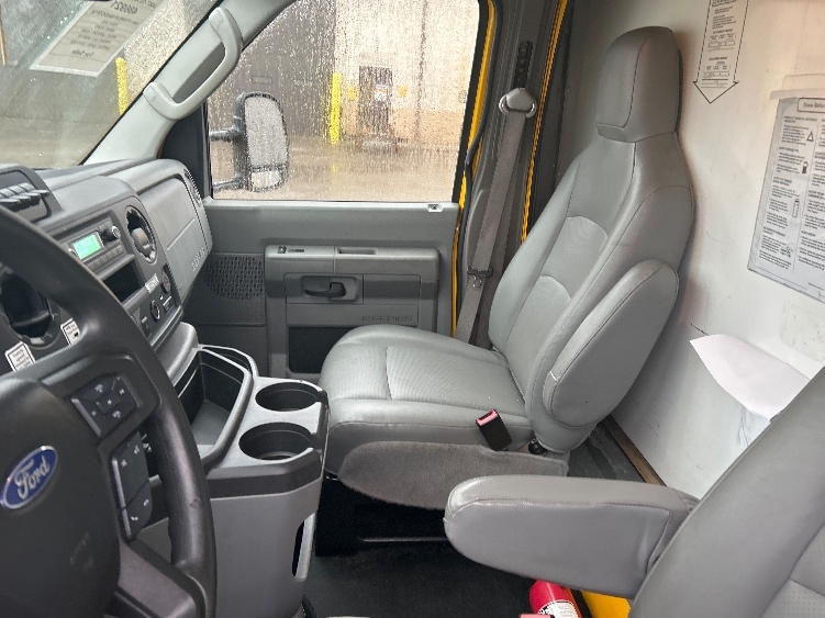 Used 2022 Ford E-350 - photo 21