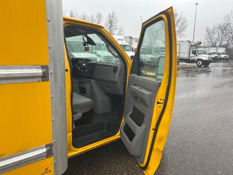 Used 2022 Ford E-350 - photo 22