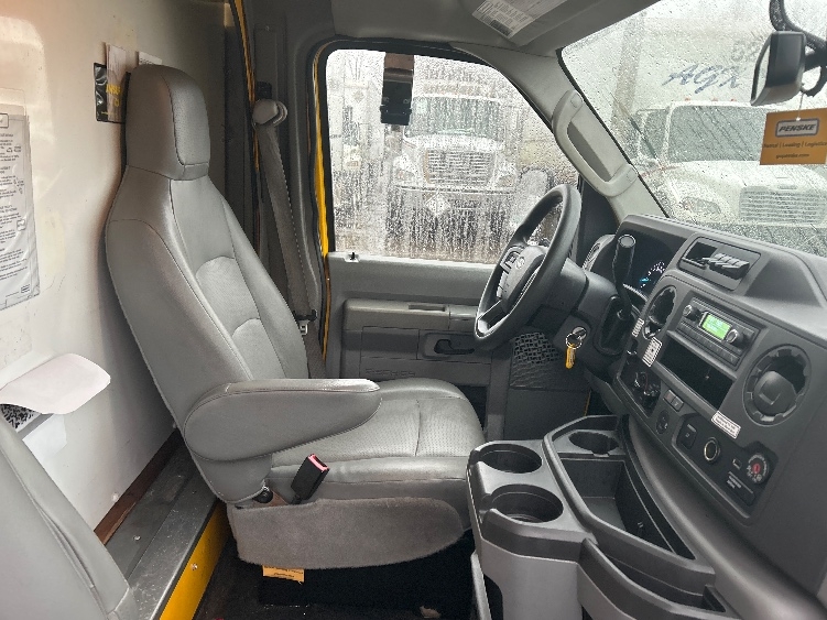Used 2022 Ford E-350 - photo 24