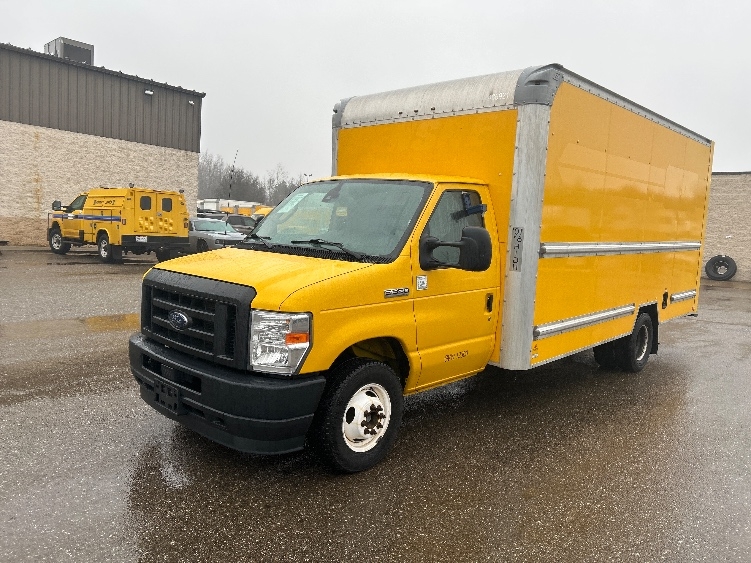 Used 2022 Ford E-350 - photo 5