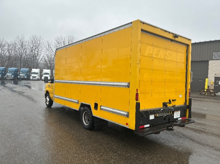 Used 2022 Ford E-350 - photo 8
