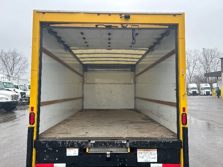 Used 2022 Ford E-350 - photo 10