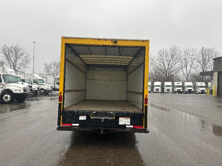 Used 2022 Ford E-350 - photo 11