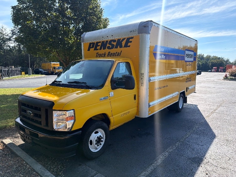 Used 2022 Ford E-350 - photo 1