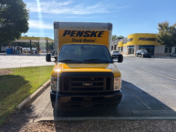Used 2022 Ford E-350 - photo 2