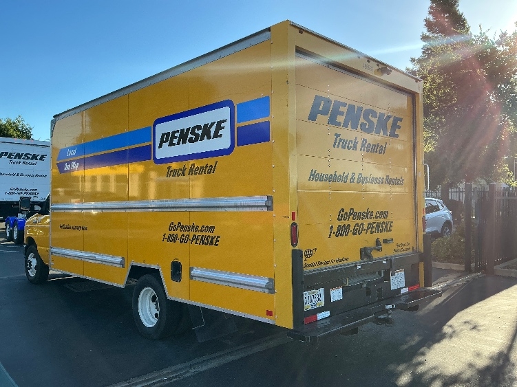 Used 2022 Ford E-350 - photo 8