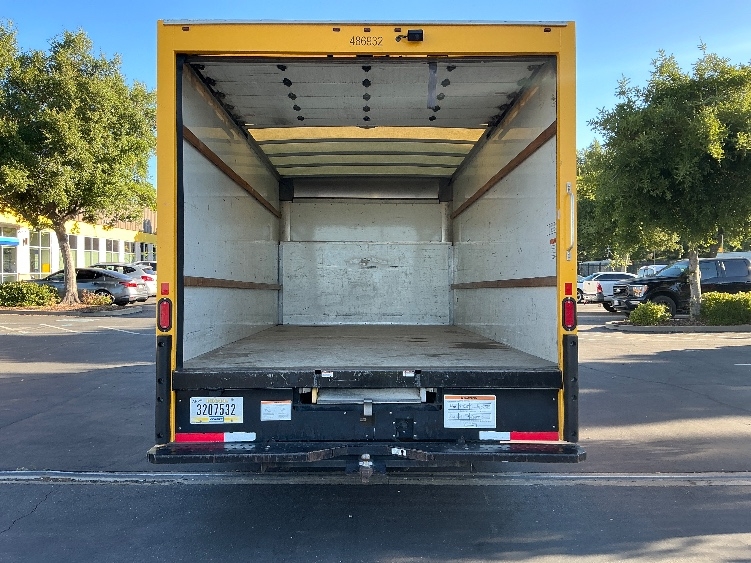 Used 2022 Ford E-350 - photo 10