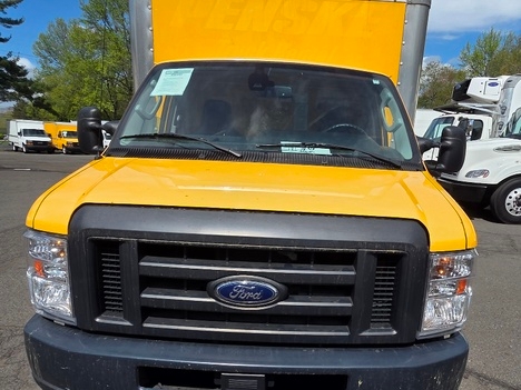 Used 2022 Ford E-350 - photo 2