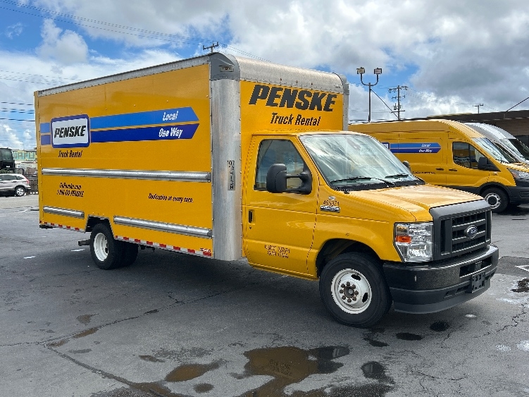 Used 2022 Ford E-350 - photo 1