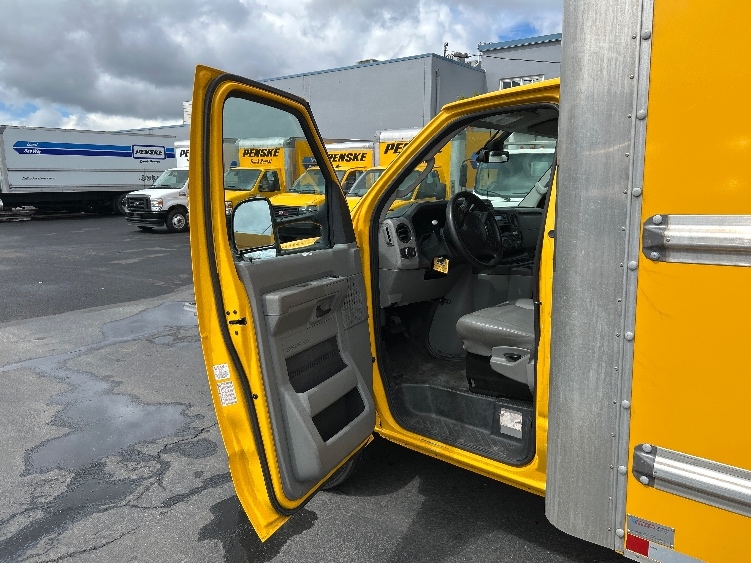 Used 2022 Ford E-350 - photo 18