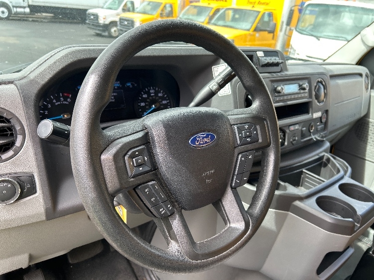Used 2022 Ford E-350 - photo 19