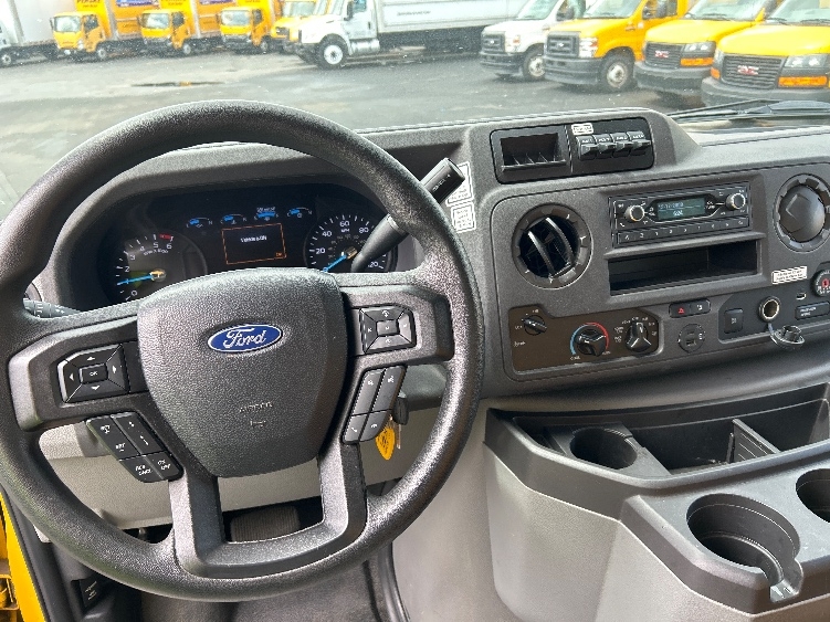 Used 2022 Ford E-350 - photo 20
