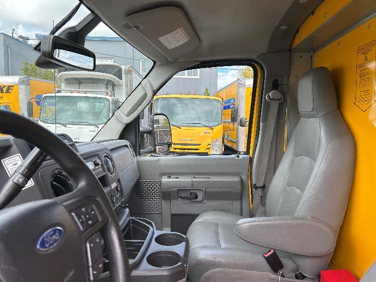 Used 2022 Ford E-350 - photo 21