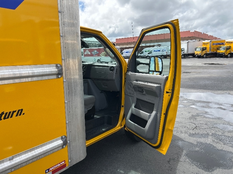 Used 2022 Ford E-350 - photo 22