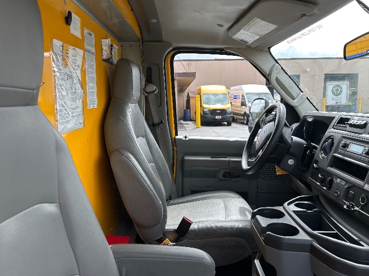 Used 2022 Ford E-350 - photo 24