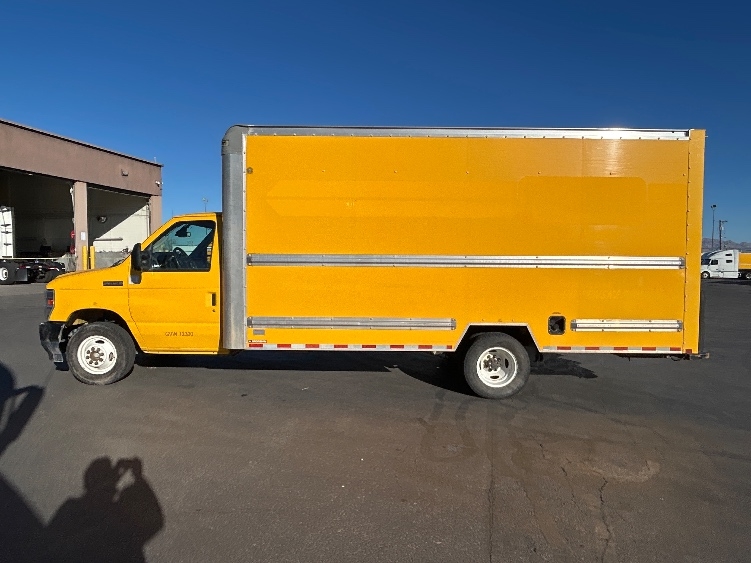 Used 2022 Ford E-350 - photo 6